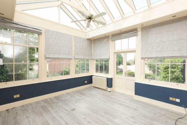5 bed Semi-Detached for sale Image 11