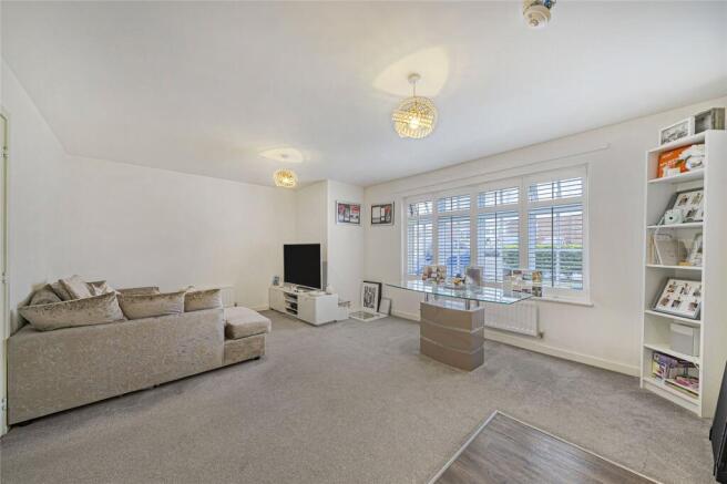 Lounge/Dining Area
