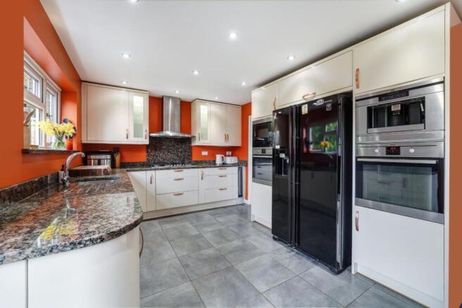Dorking Road, Tadworth, KT20 photo 3