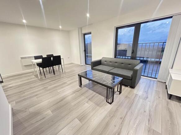 2 bed Flat to rent Image 5