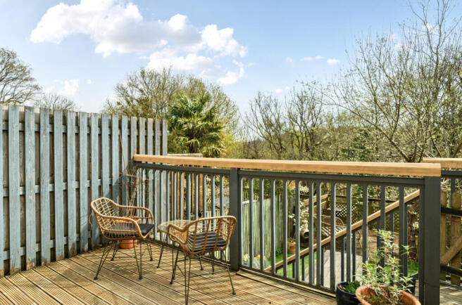 1439527-6-69d784b...