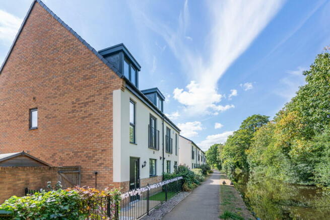 3 bed Semi-Detached for sale in sowerby bridge
