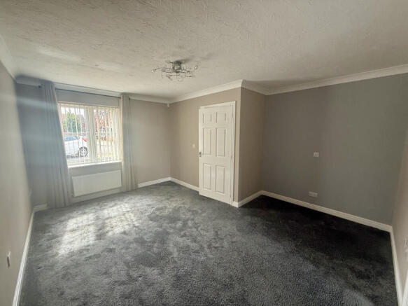 3 bed Semi-Detached to rent Image 5