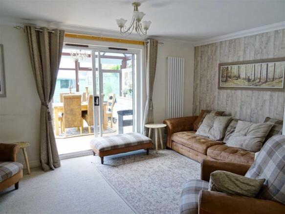 SITTING ROOM: