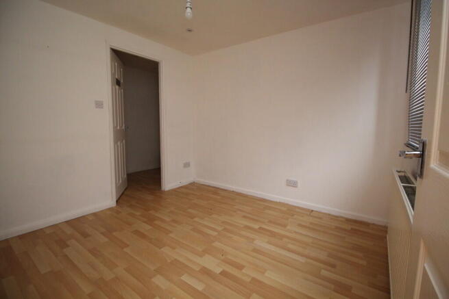 1 bed Ground Flat to rent Image 5