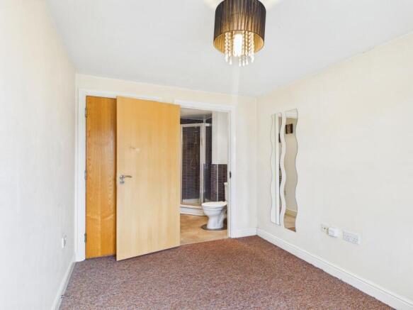 2 bed Apartment for sale Image 6