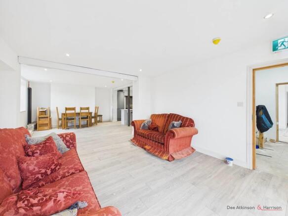 5 bed Detached for sale Image 5