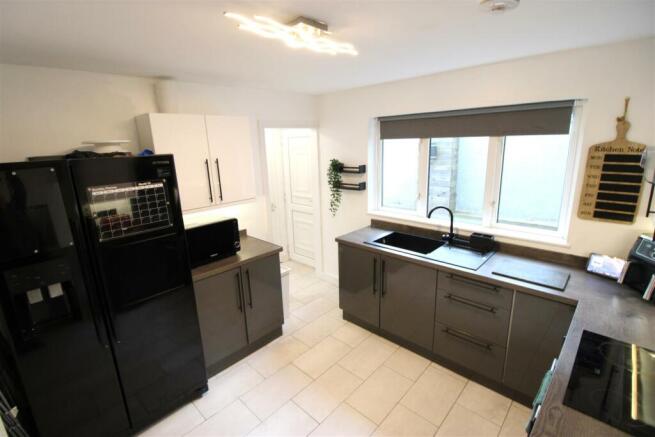 KITCHEN2.JPG