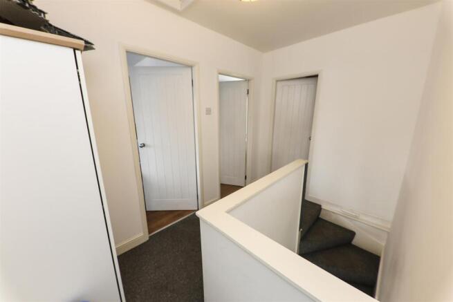 4 bed Semi-Detached for sale Image 12