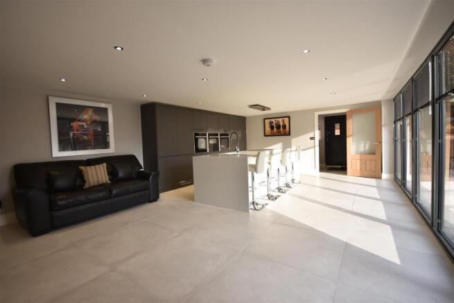 LIVING KITCHEN