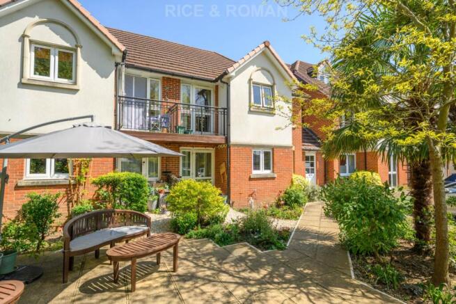 Mead Court, Addlestone photo 4
