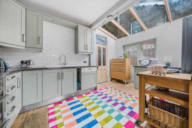 Crescent Road, Shepperton, TW17 photo 4