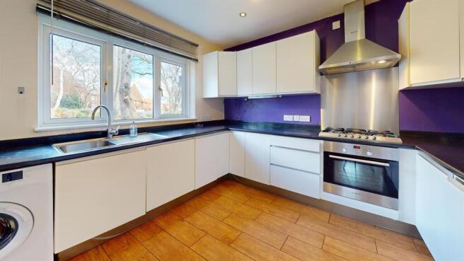 4 Bedroom House, Beckton, E6 For Sale By Barrain L