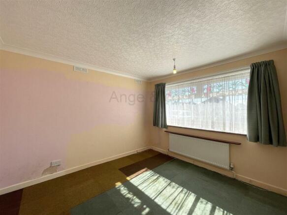 3 BED1.JPG