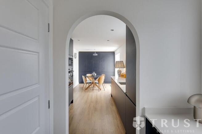 4 bed Detached for sale Image 8