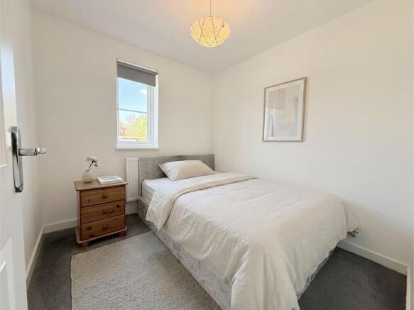5 bed Detached for sale Image 7