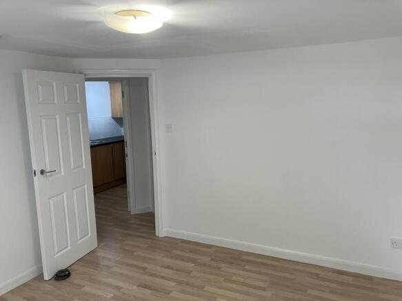 1 bed Flat to rent Image 4