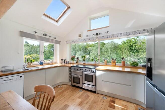 5 bed Bungalow for sale Image 12