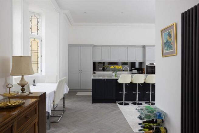 2 bed Apartment for sale Image 4