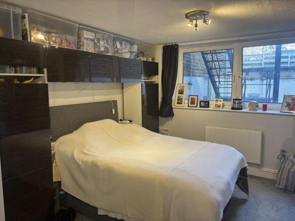 3 bed Flat to rent Image 10