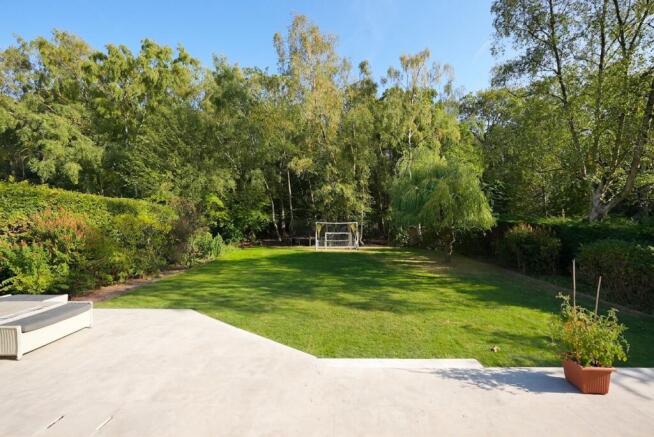 5 bed Detached for sale Image 4