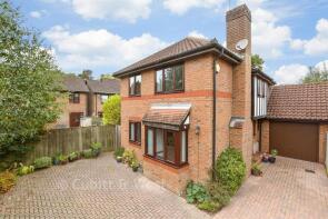 3, Lambyn Croft, Langshott, Horley RH6 9XU