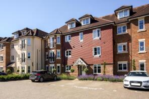 Flat 18, 26 Oakwood Grange, Oatlands Chase, Weybridge KT13 9RY