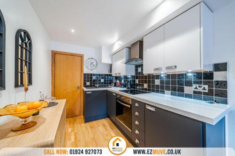 High Street, Independent House, WF16