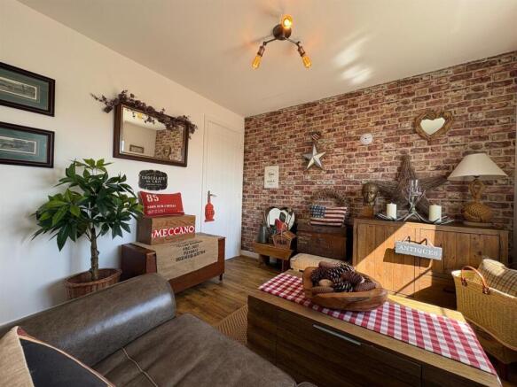 4 bed Detached for sale Image 12