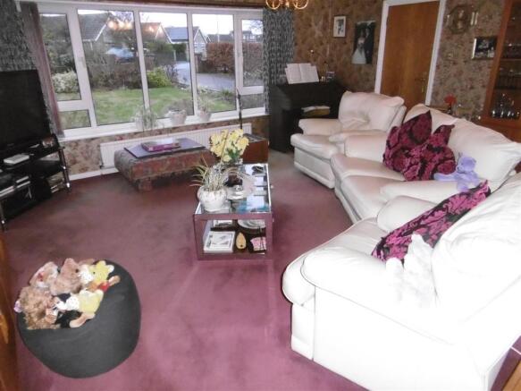 LOUNGE-DINING ROOM