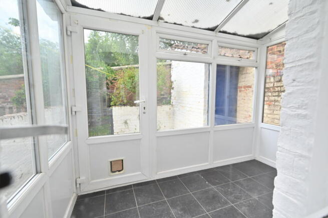 2 bed Terraced to rent Image 6