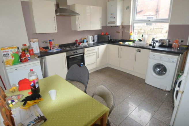 4 bed Terraced to rent Image 5