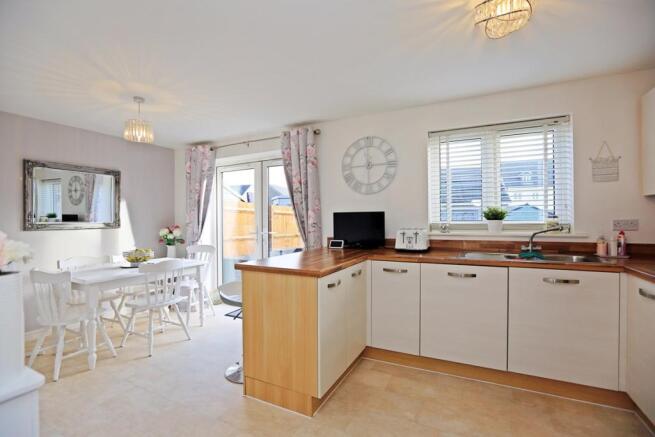 Kitchen & Dining