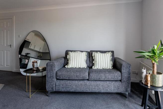 2 bed Apartment to rent Image 4