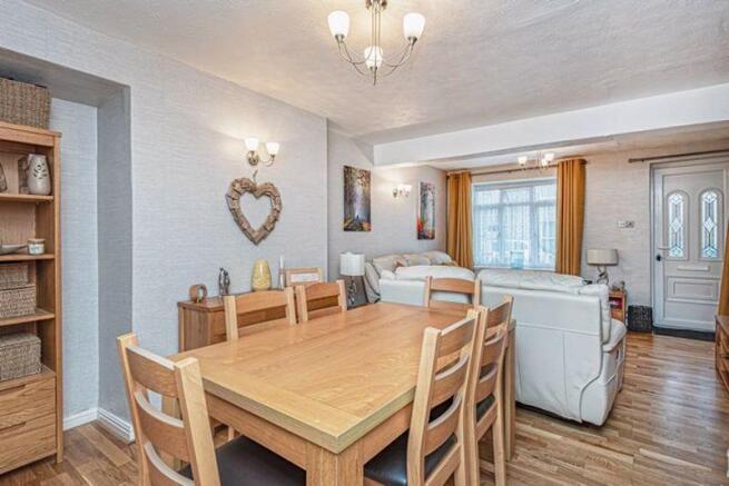 OPEN-PLAN LOUN...