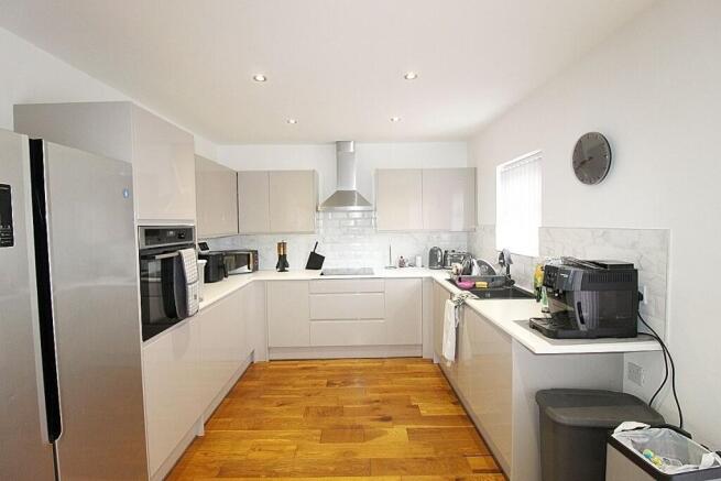 3 bed Semi-Detached for sale Image 8