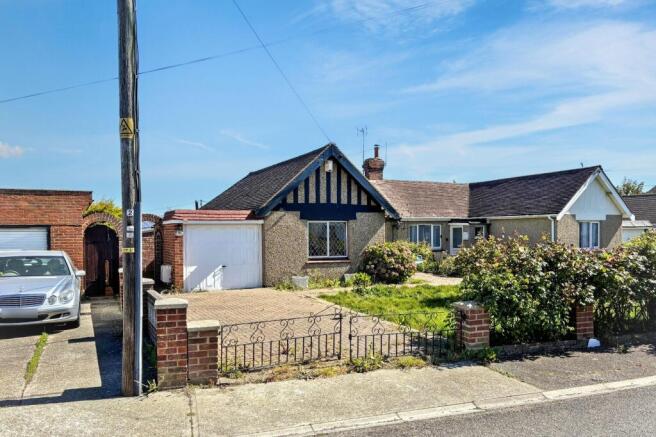 4 Essex Close, Canvey Island SS8 0DE