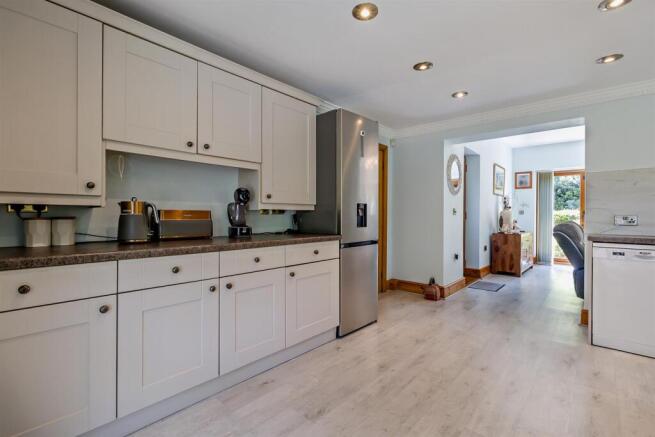 3 bed House for sale Image 6