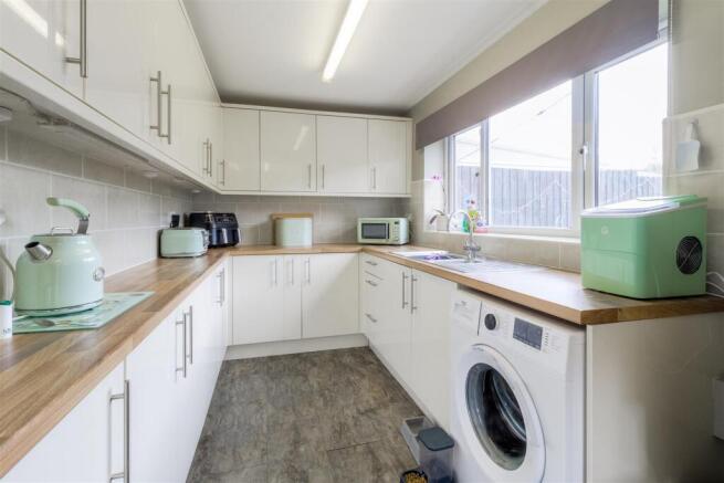 Cedar Way - kitchen1