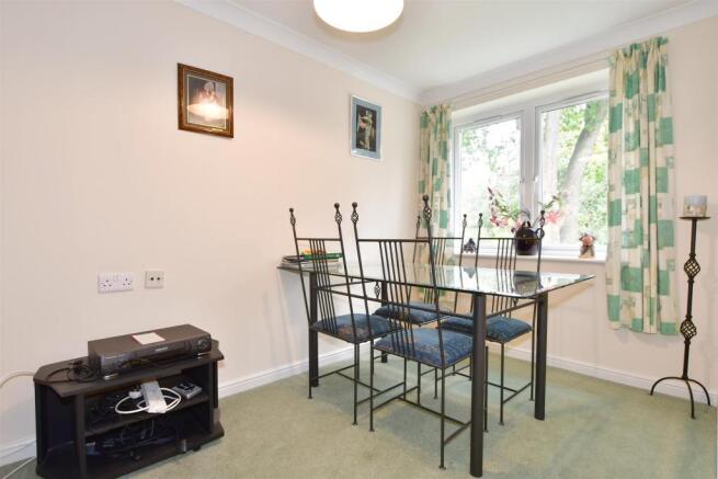 Lounge/Dining Room