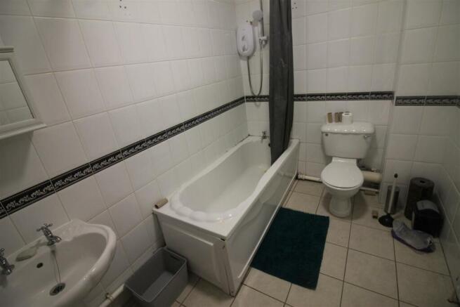 8 bed House to rent Image 10