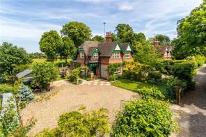 4, Dog Kennel Green, Ranmore Common, Dorking RH5 6SS