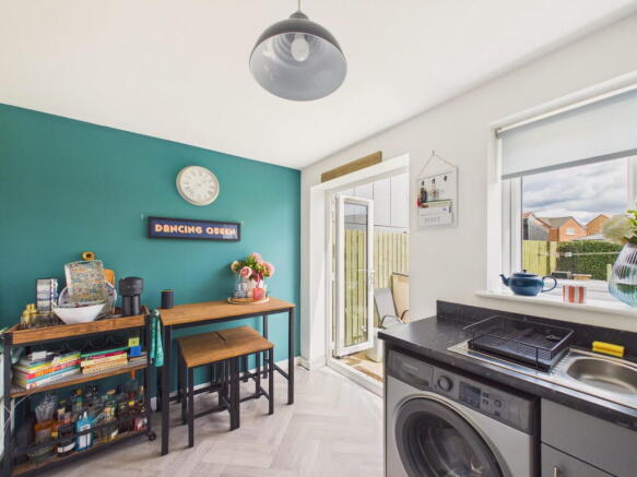 3 bed Semi-Detached for sale Image 7