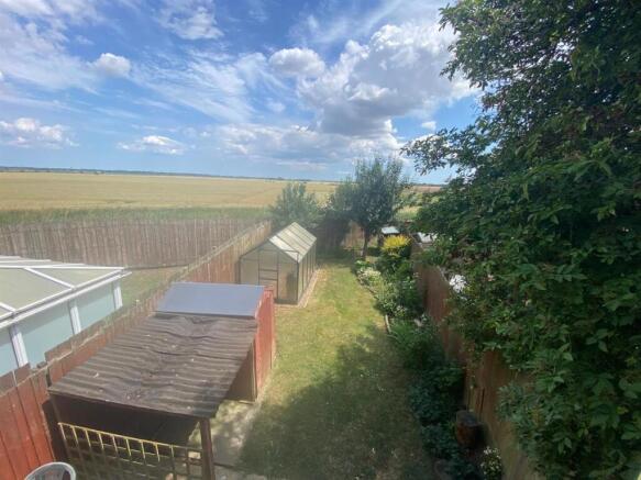 3 bed Semi-Detached to rent Image 9