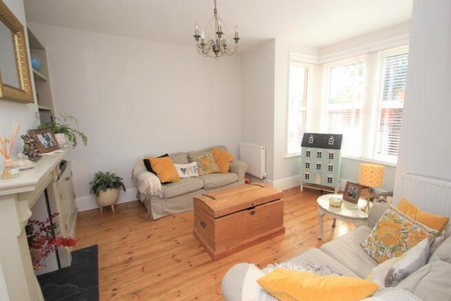 318 Devizes Road lounge.JPG