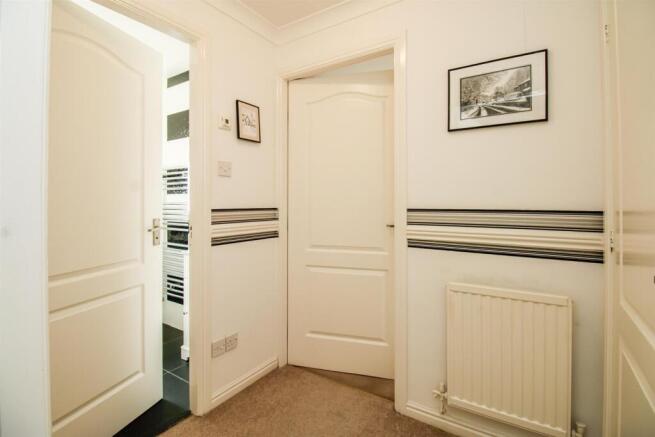 2 bed Apartment for sale Image 5