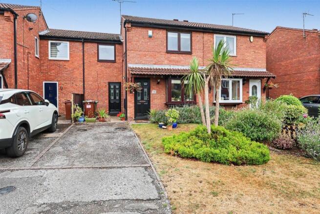 Corsham Gardens Nottingham, NG3 6LZ