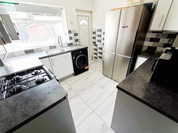Re Fitted Kitchen
