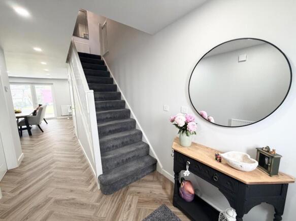 4 bed Detached for sale Image 11