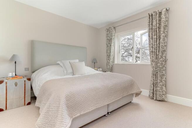4 bed Detached for sale Image 7